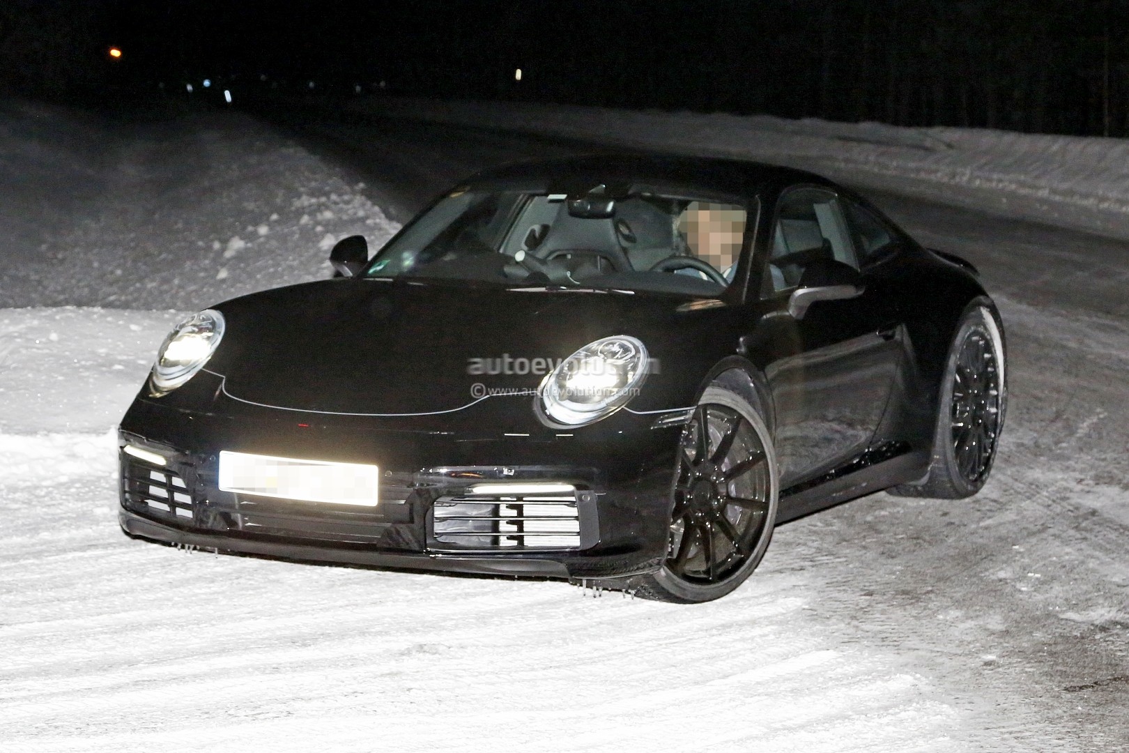 [Imagen: new-porsche-911-spied-with-production-bo...ues_23.jpg]