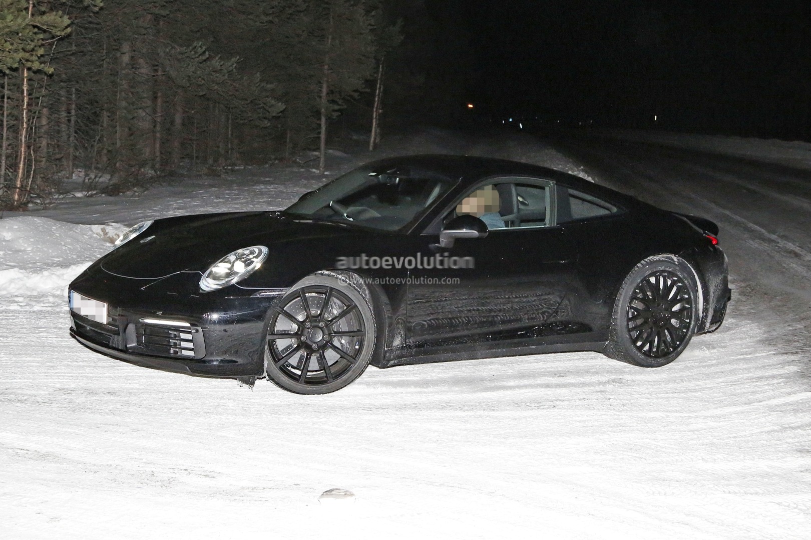 [Imagen: new-porsche-911-spied-with-production-bo...ues_24.jpg]