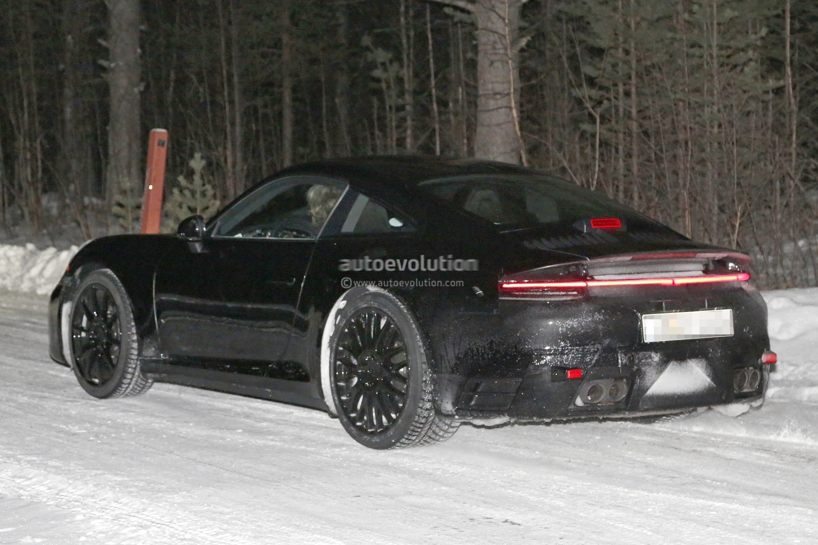 [Imagen: new-porsche-911-spied-with-production-bo...ues_27.jpg]