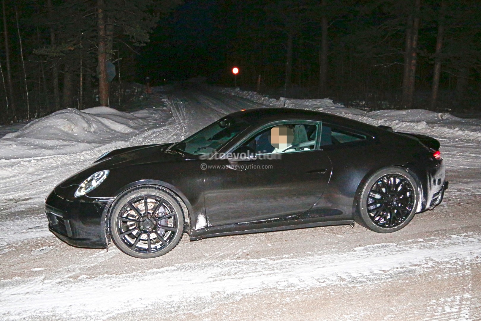 [Imagen: new-porsche-911-spied-with-production-bo...ues_28.jpg]