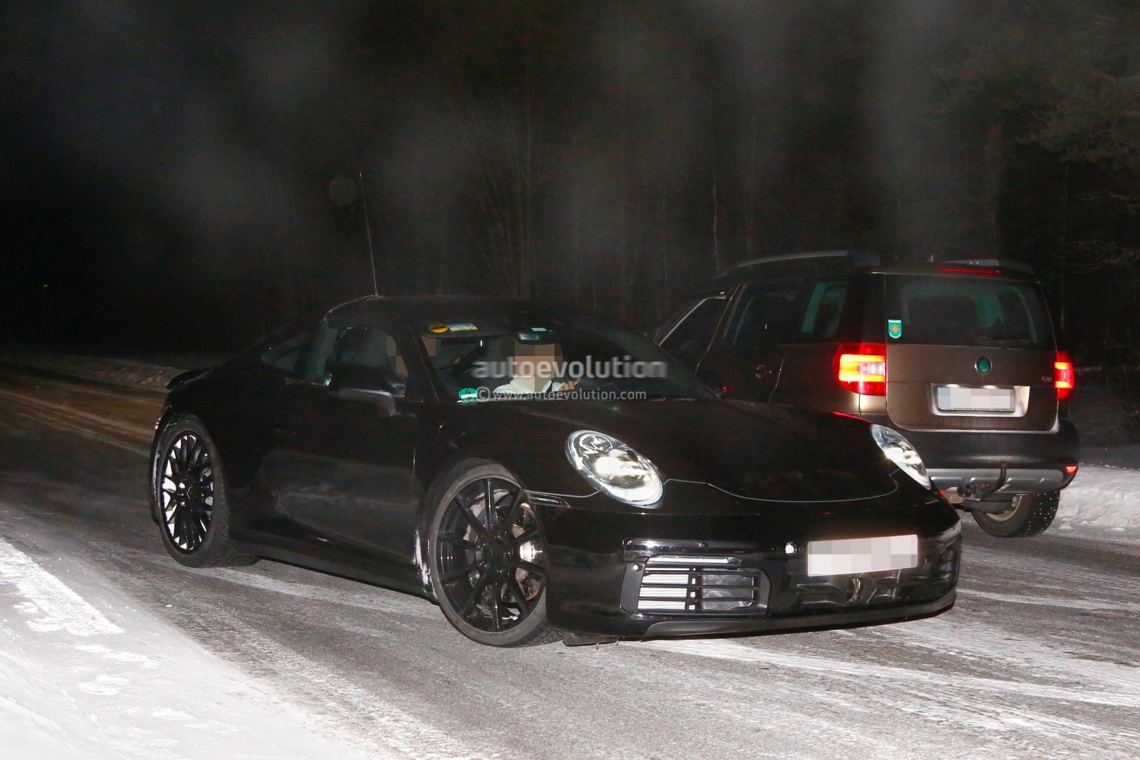 [Imagen: new-porsche-911-spied-with-production-bo...ues_29.jpg]