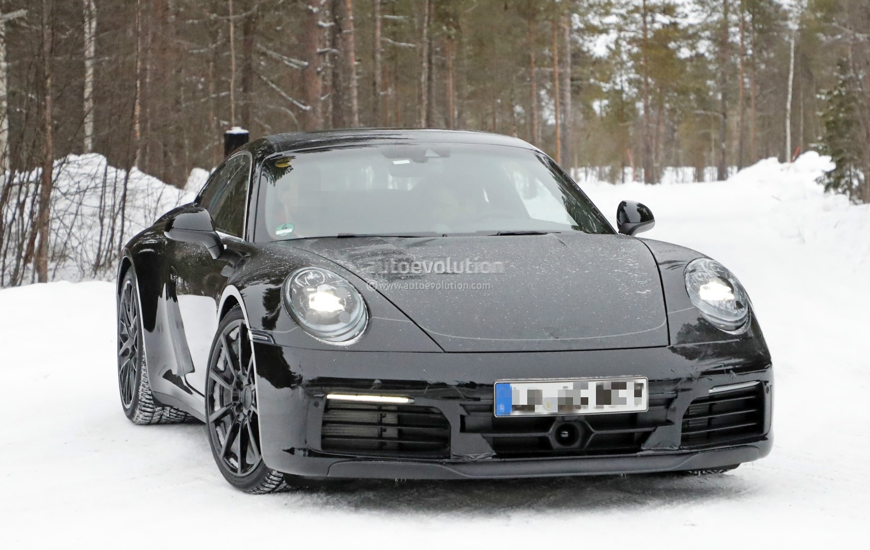 [Imagen: new-porsche-911-spied-with-production-bo...cues_3.jpg]