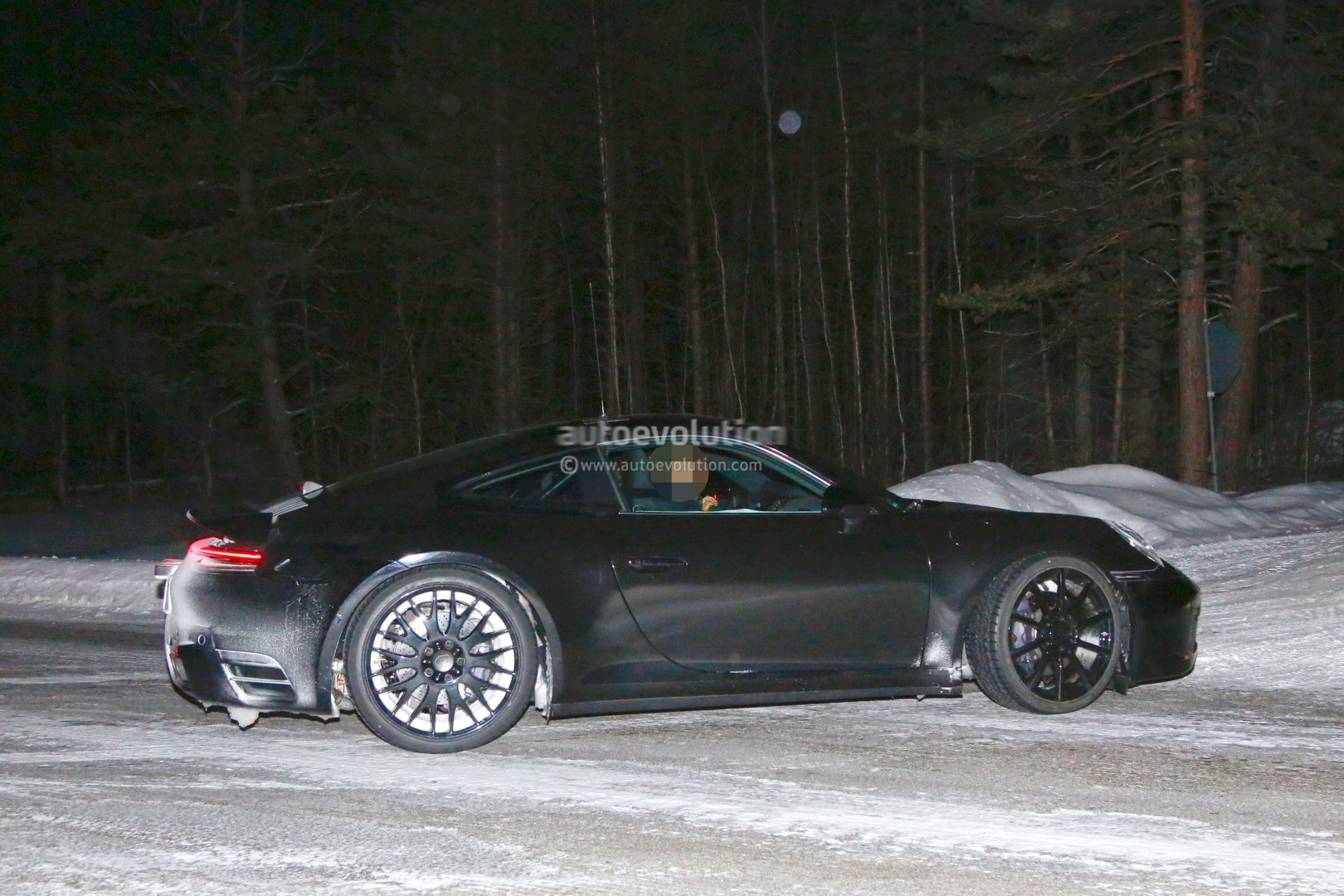 [Imagen: new-porsche-911-spied-with-production-bo...ues_30.jpg]