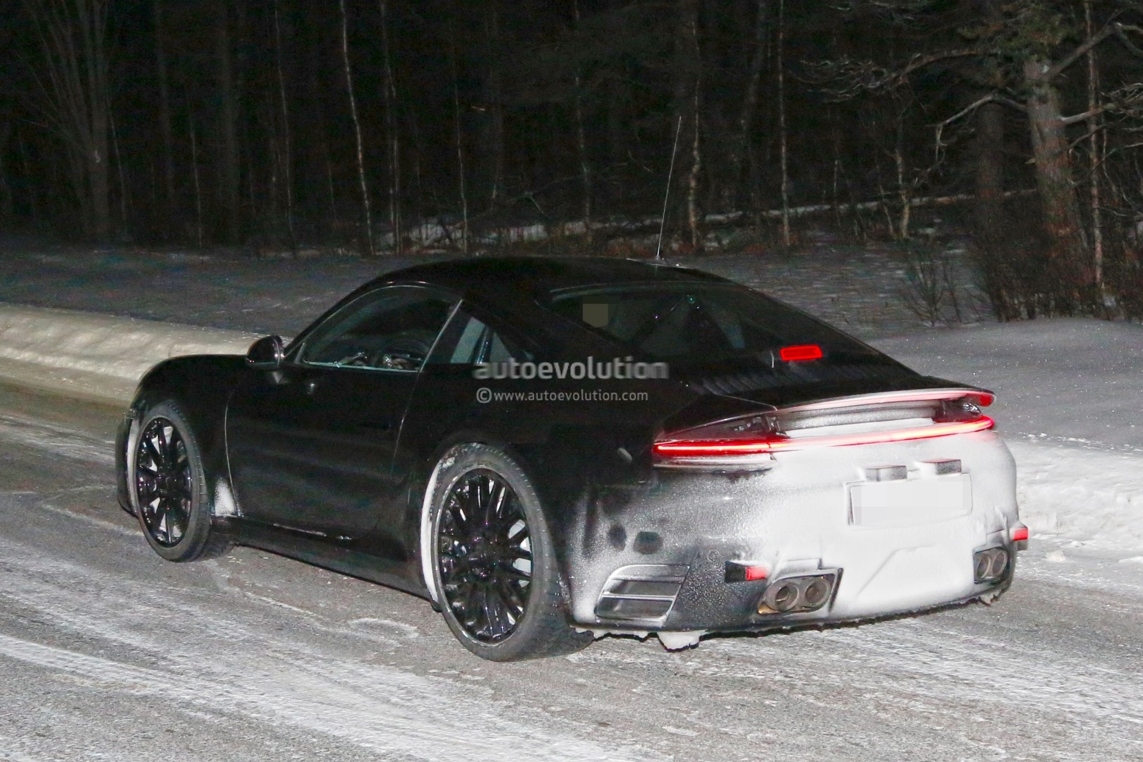 [Imagen: new-porsche-911-spied-with-production-bo...ues_33.jpg]