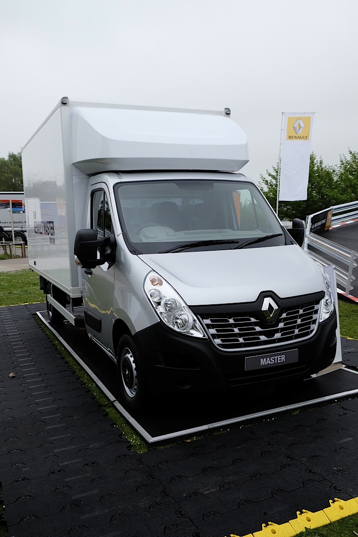 new renault master panel van unveiled at cv show
