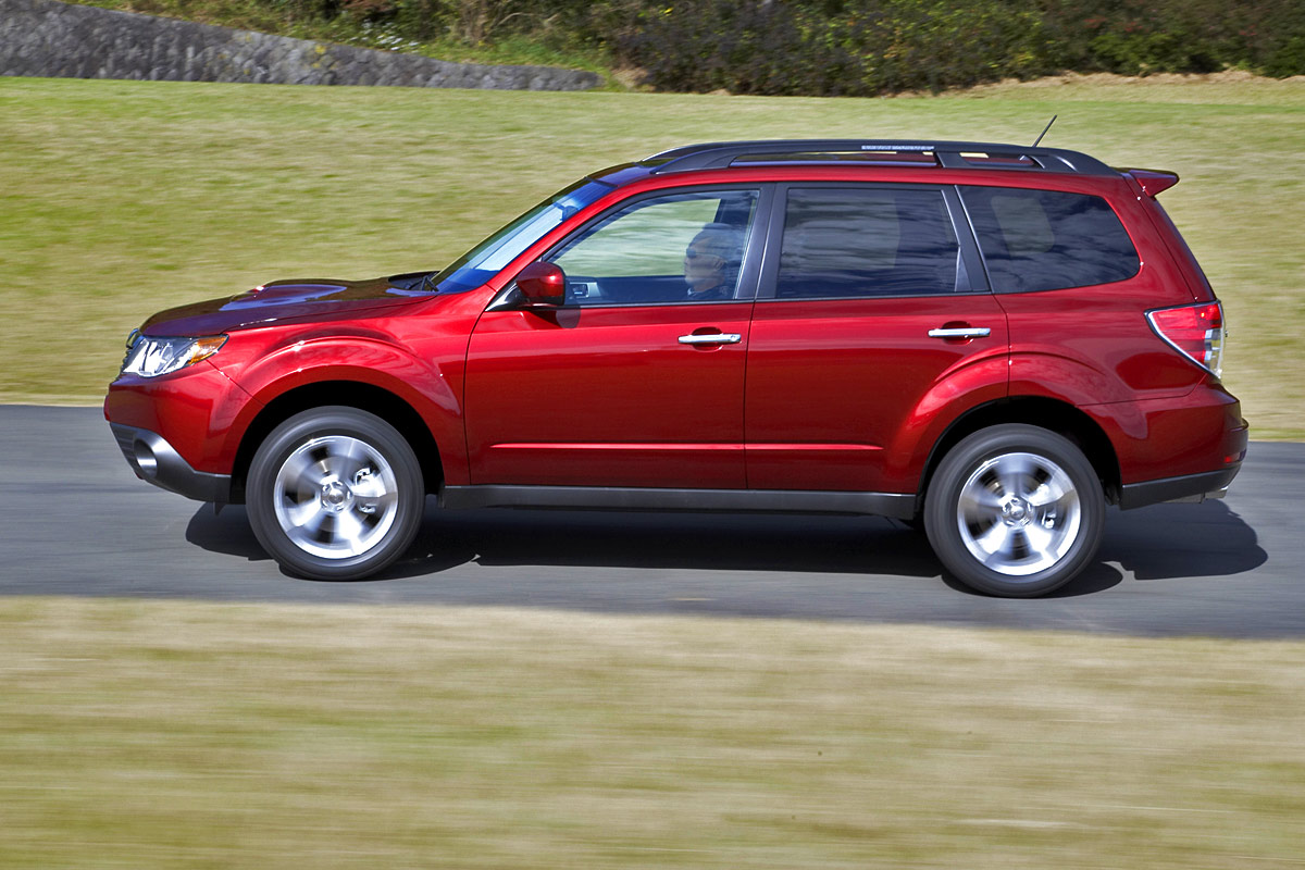 new subaru forester gets good rating in iihs roof strength test_8