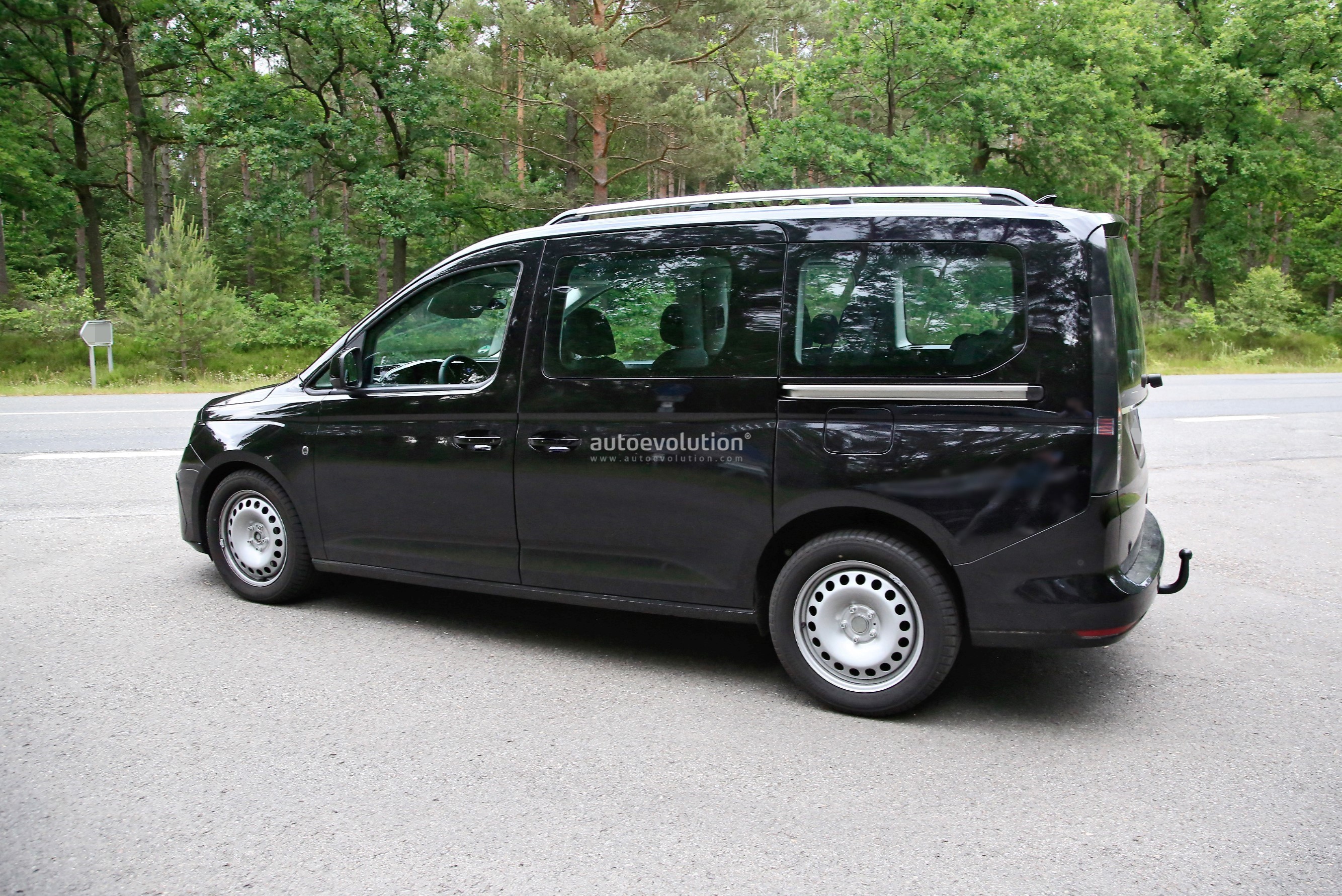 Ford's Hybrid Tourneo Connect Spied Testing With VW Caddy Badges