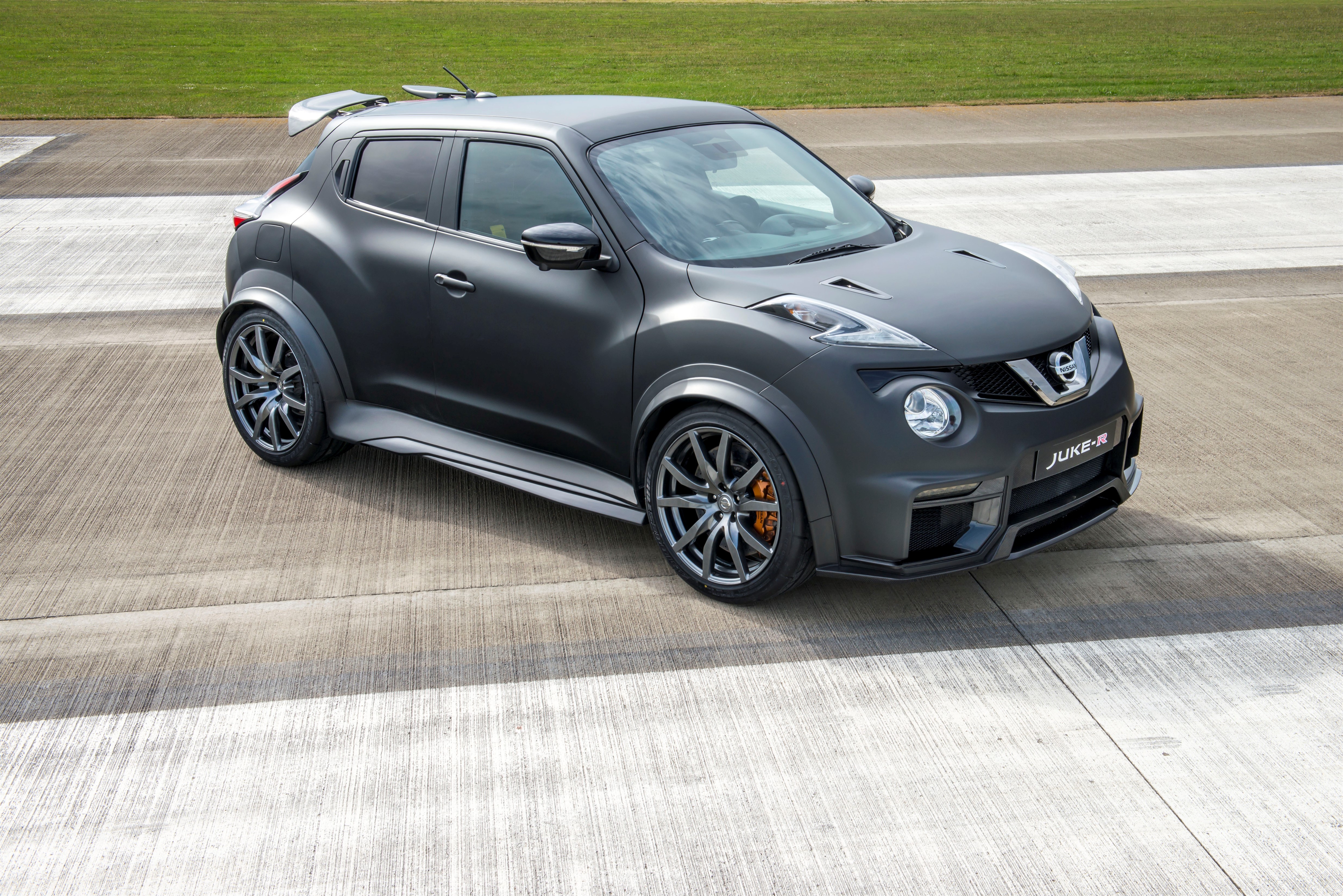 nissan-reportedly-planning-to-make-17-units-of-the-insane-juke-r-2-0