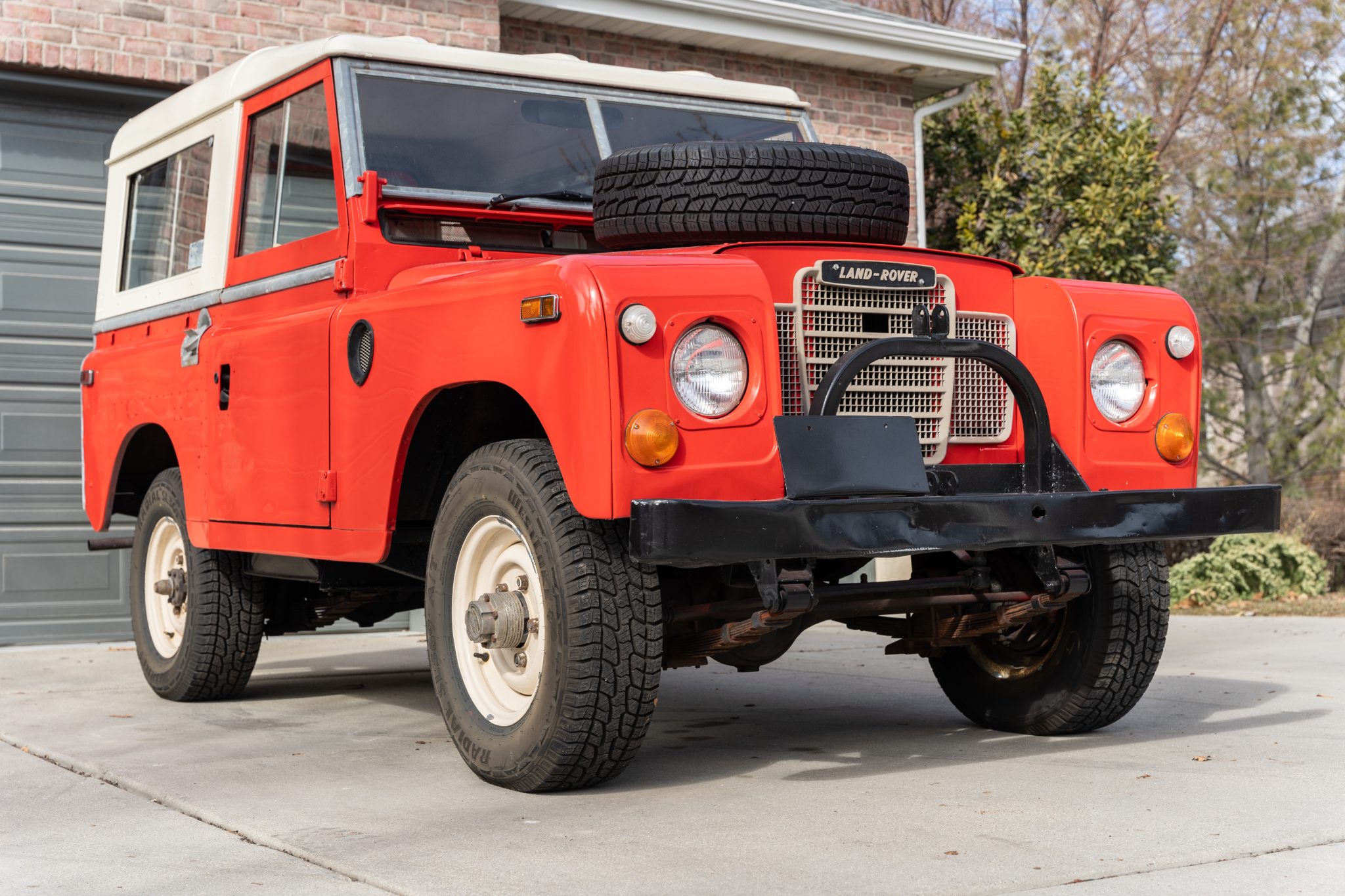 No for This Red Land Rover Series III, Still and Running Strong autoevolution