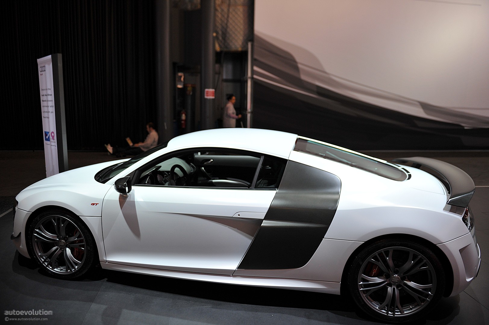 NYIAS 2011: Audi R8 GT Live Photos - autoevolution