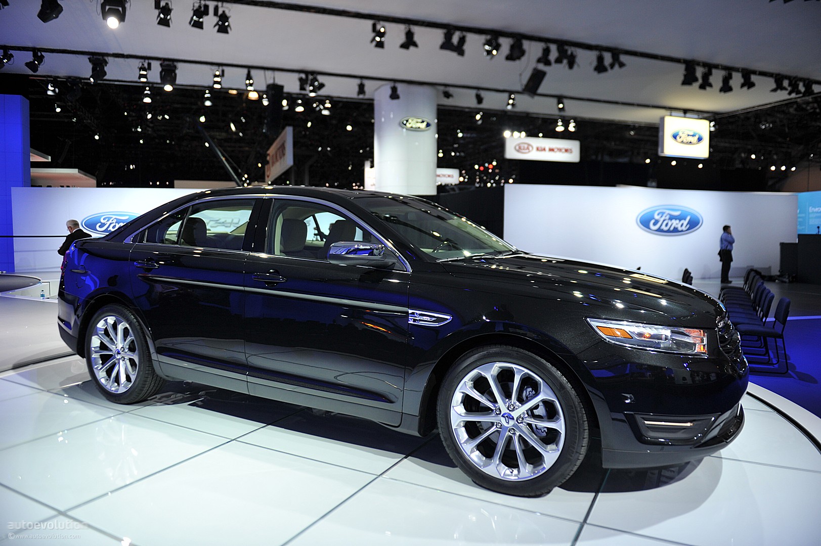 2014 ford taurus limited specs