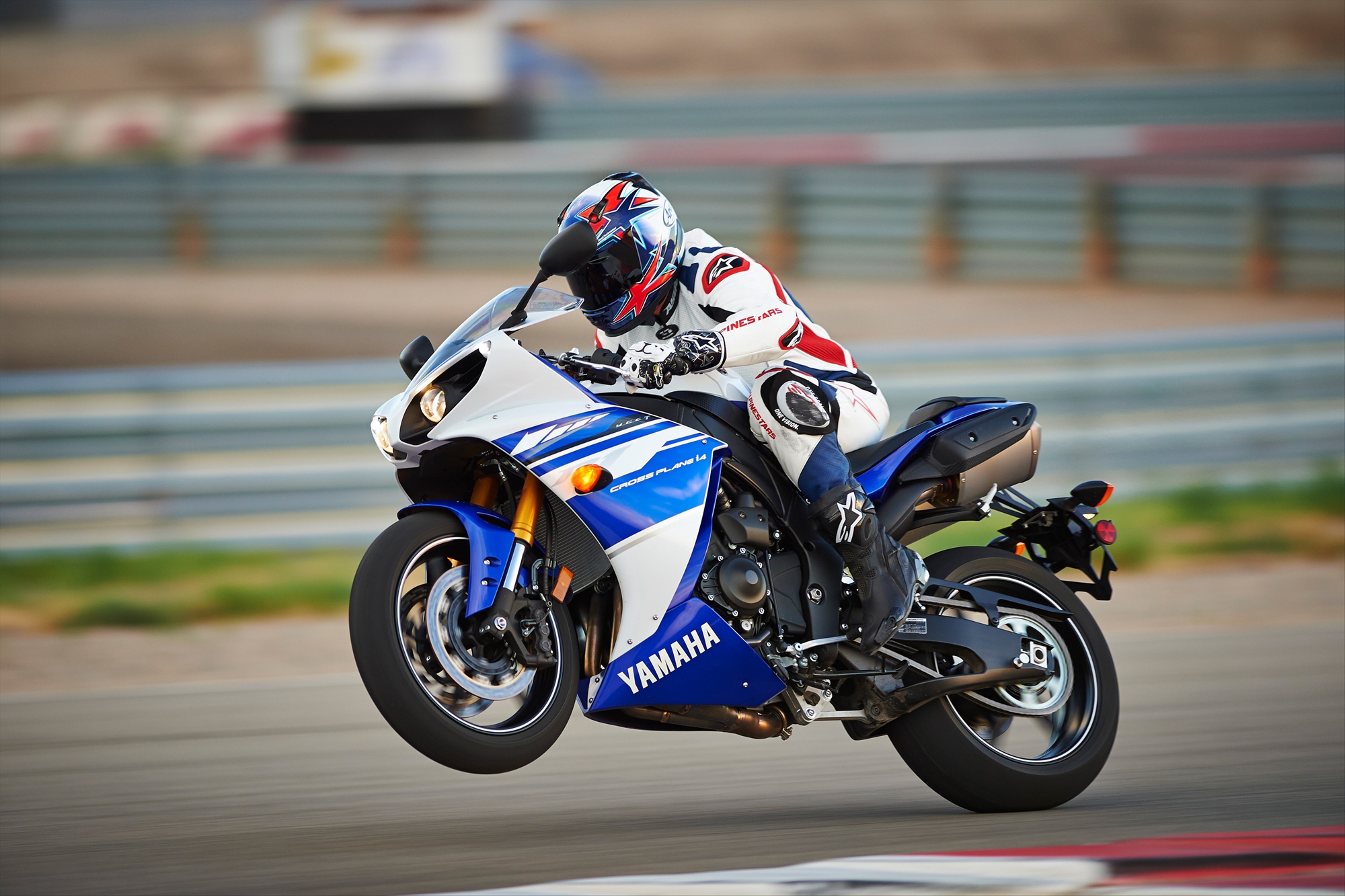 2014 Yamaha YZF-R1 Official Pictures and Prices - autoevolution