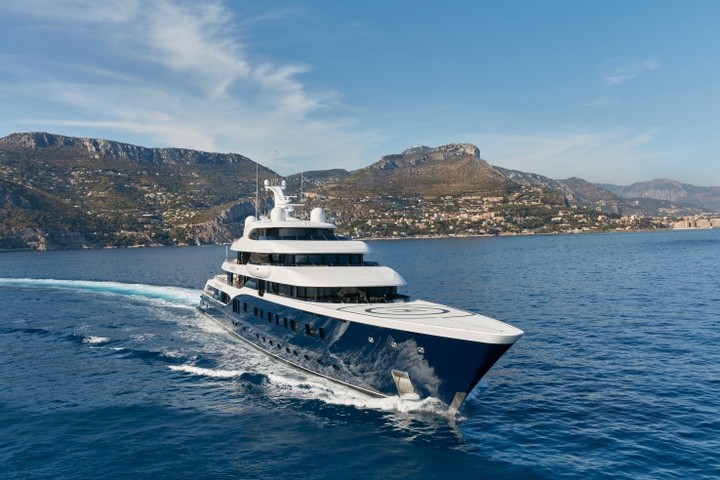 On Board Louis Vuitton Mogul's Megayacht, Where Even the Engine Room Is a  Work of Art - autoevolution