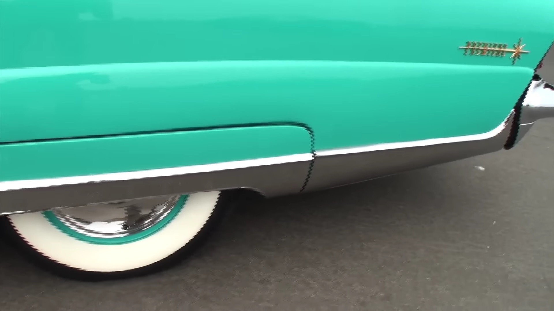One 1956 Lincoln Premiere Is a Rare, Cool-Adorned Classic Clad With Gizmos  and Gadgets - autoevolution