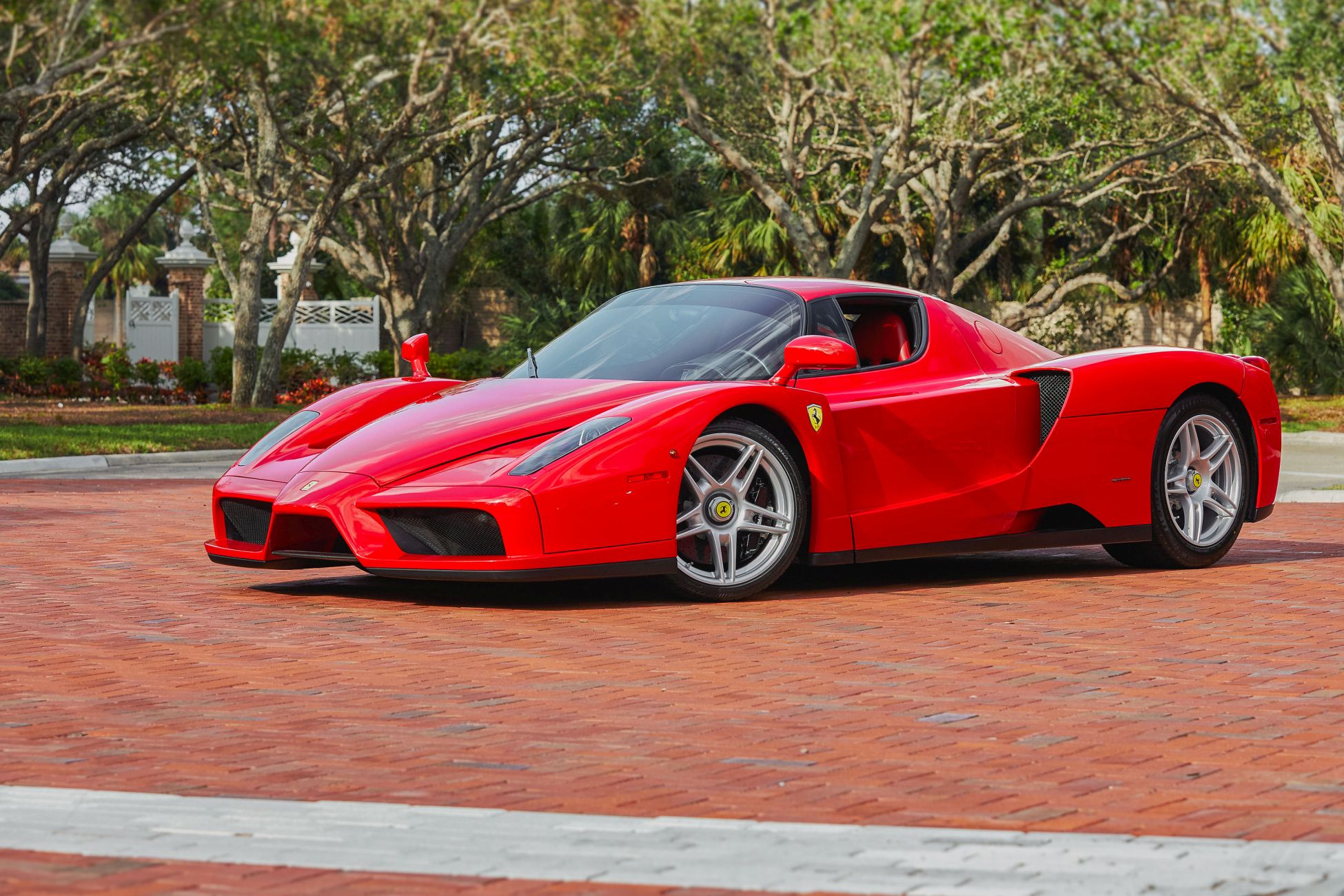 This 1-of-111 Ferrari Enzo Destined for the American Market Is for Sale - autoevolution