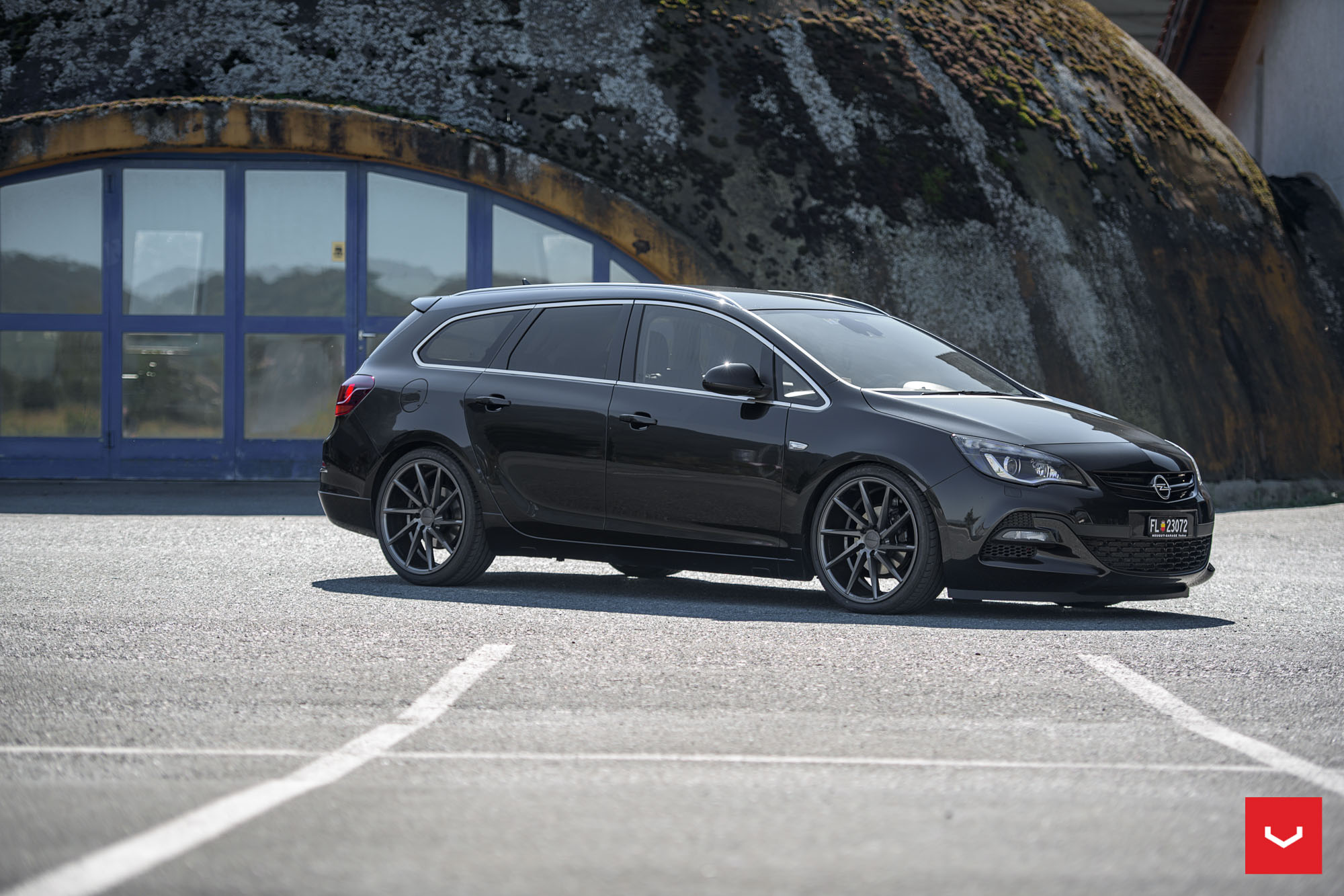 Opel Astra J Wagon Doubles Its Value With Vossen CVT Wheels - autoevolution