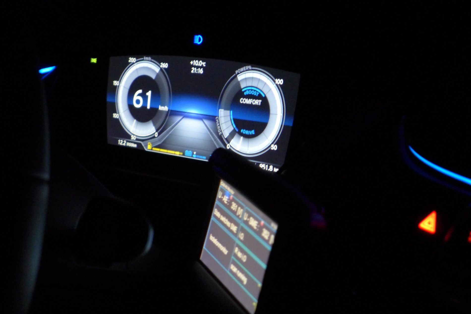 Photo Gallery: BMW i8 Interior at Night - autoevolution