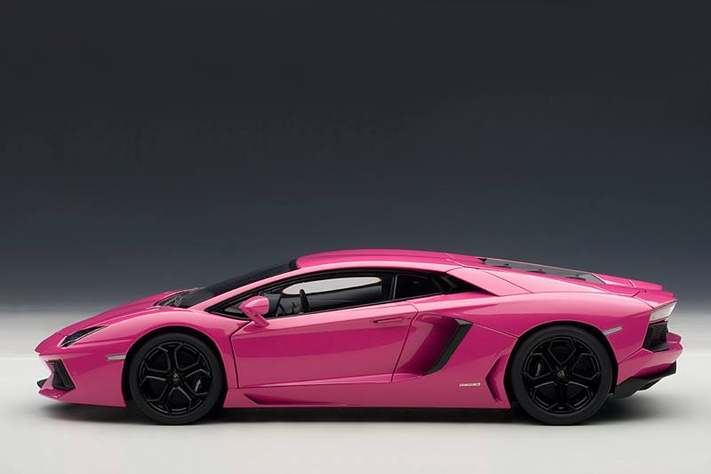 Pink Lamborghini Aventador Scale Model - autoevolution