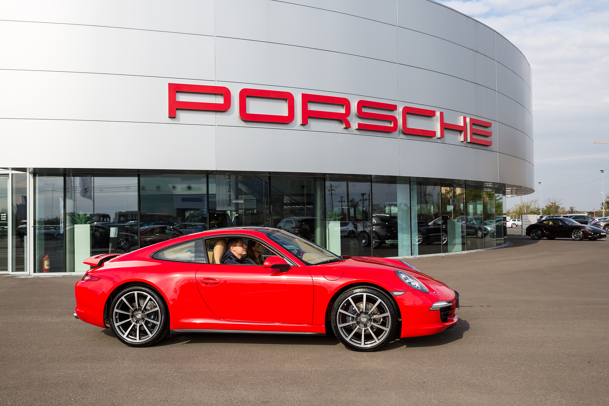 Porsche Gives Simona Halep a Red 911 Carrera 4 - autoevolution