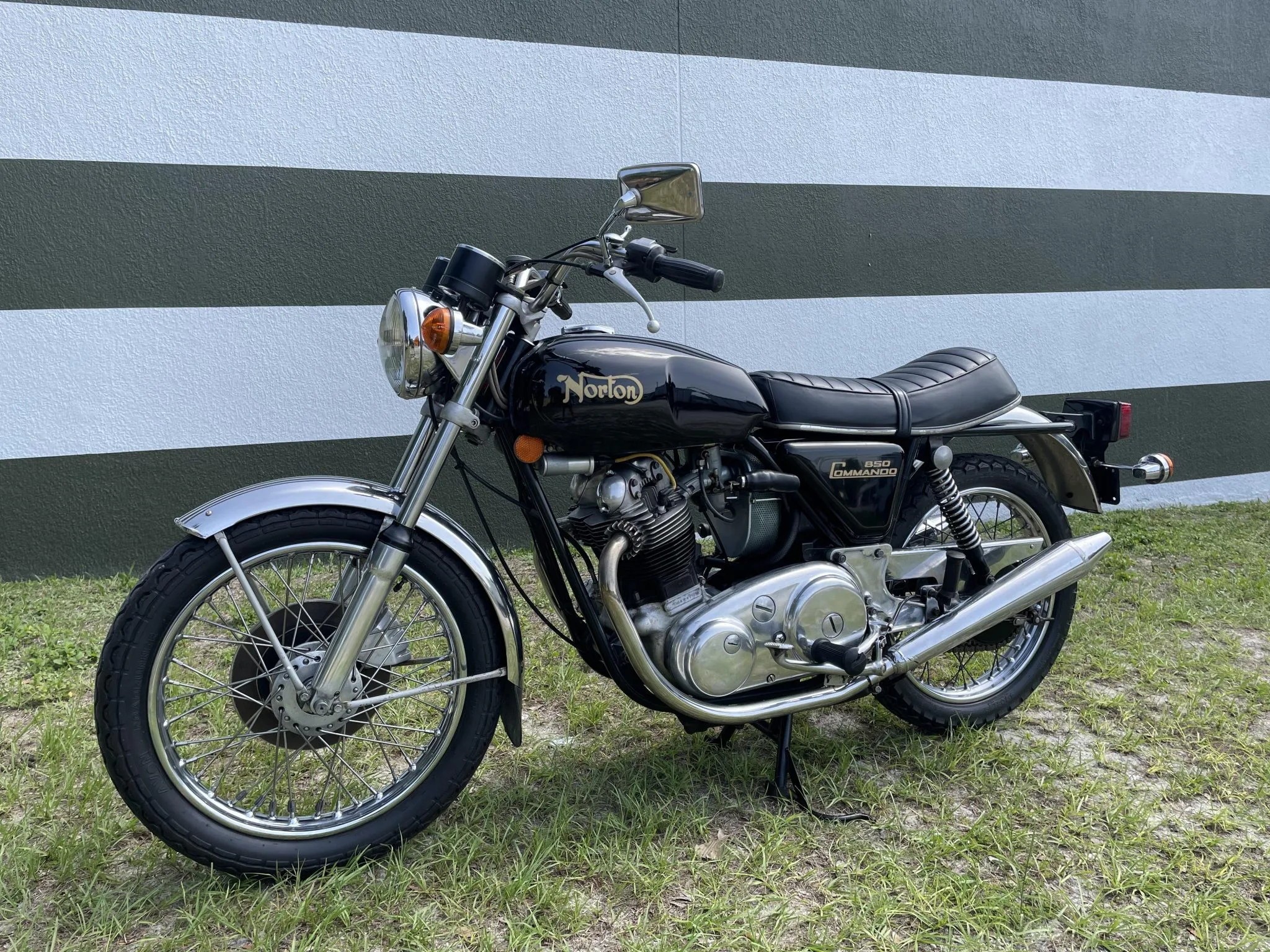 Pristine 1974 Norton Commando 850 With Overbored Engine Is Almost Fit For A Museum Autoevolution