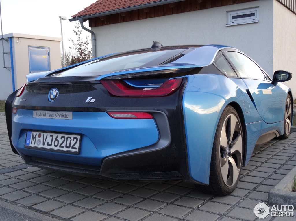 Protonic Blue BMW i8 Spotted in Germany - autoevolution