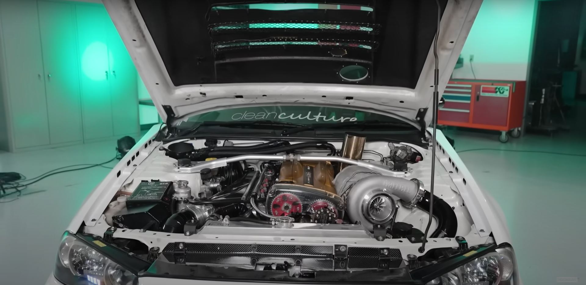 This Modified Nissan Skyline GT-R R34 Pulls Nearly 800 HP At The Dyno