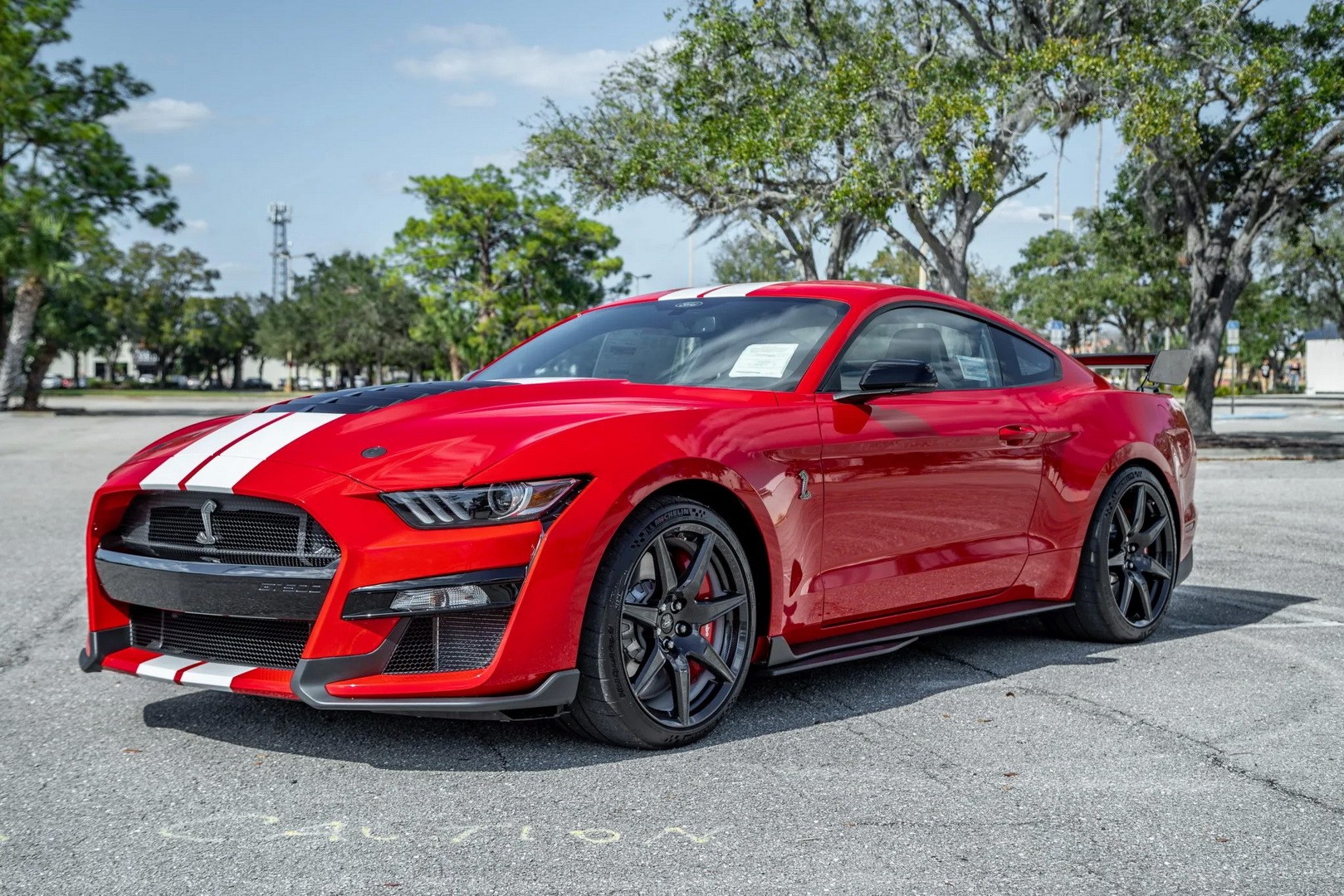 Race Red 2021 Shelby GT500 Flexes With Carbon Fiber Track Pack - autoevolution