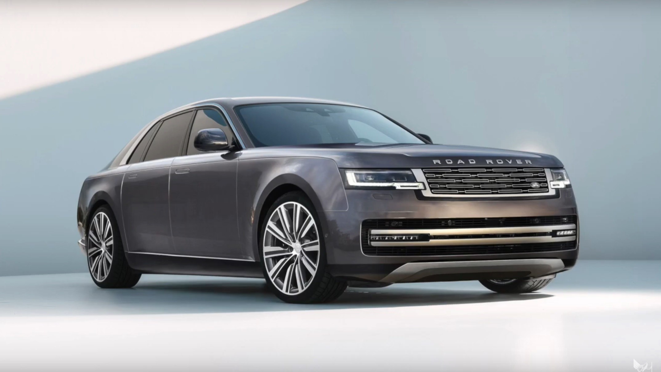 2023 - [Land Rover] Road Rover - Page 2 Range-rover-forces-itself-on-the-rolls-royce-ghost-new-luxury-sedan-is-born_1