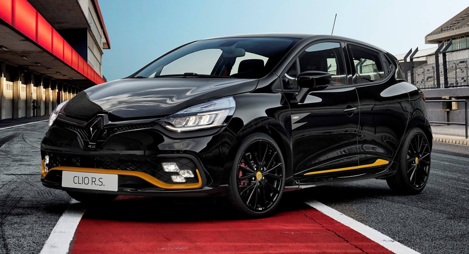 Renault Clio 4 RS 200 with 1.6-Liter Turbo Actually Makes 181 HP