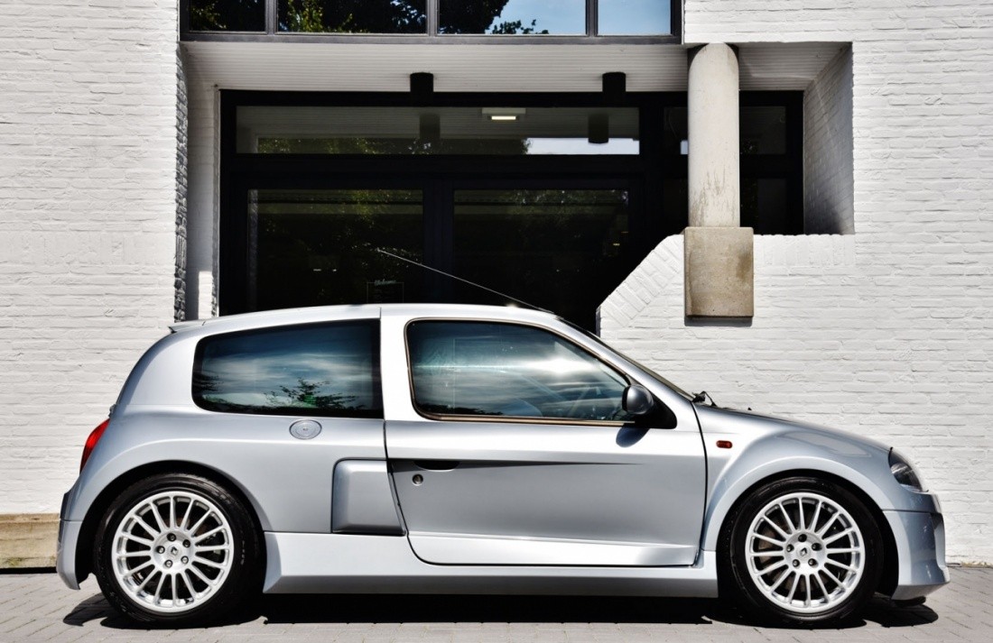 rijk Knooppunt Altijd Renault Clio V6 RS In Pristine Condition Could Be Yours For €44,950 -  autoevolution