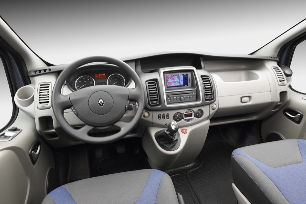 renault launched the 2011 trafic_3
