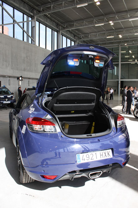 Renault Megane RS Madrid Police Car Has Kevlar Doors - autoevolution