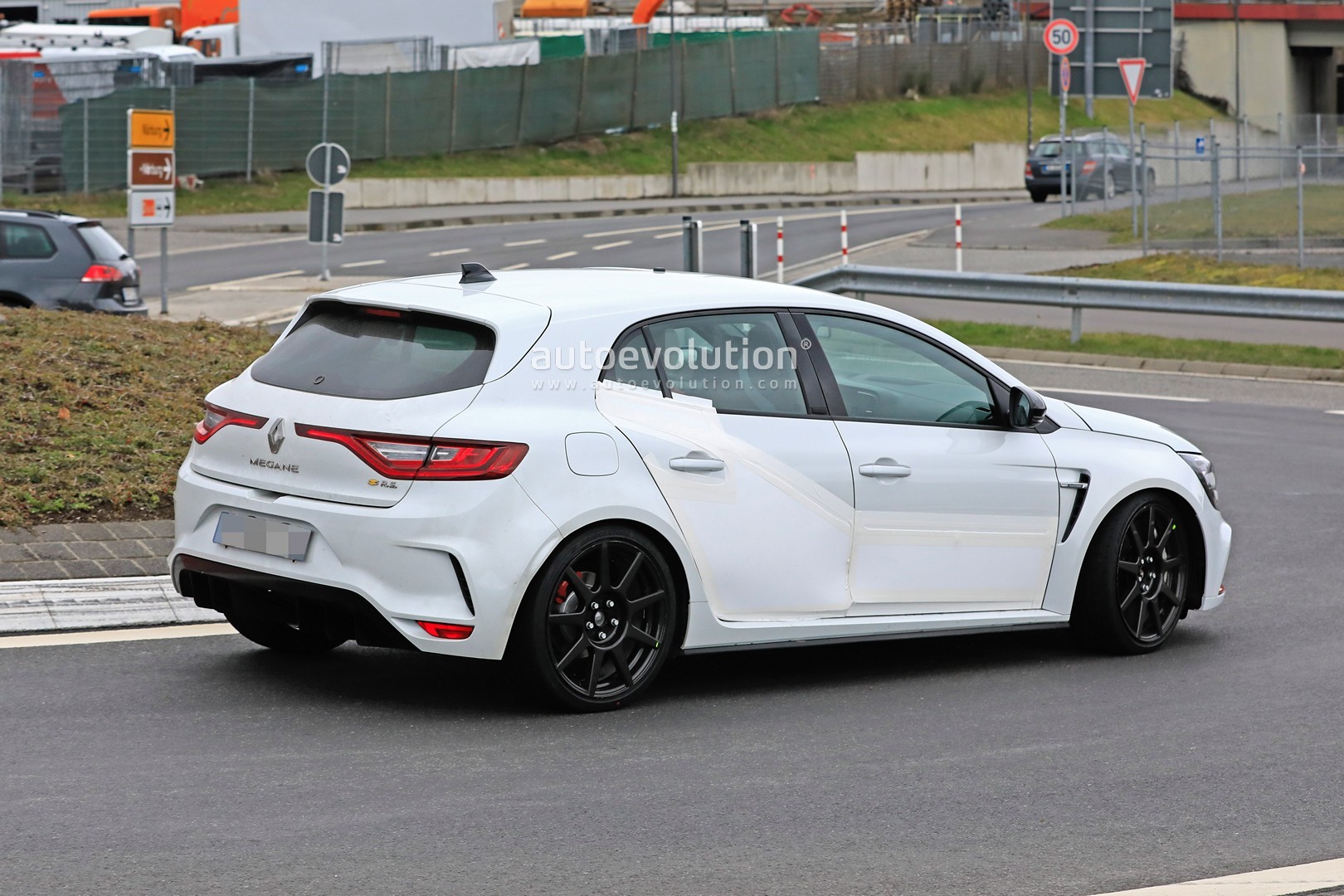 Renault Megane Rs Trophy R Looks Hardcore With Vented Hood
