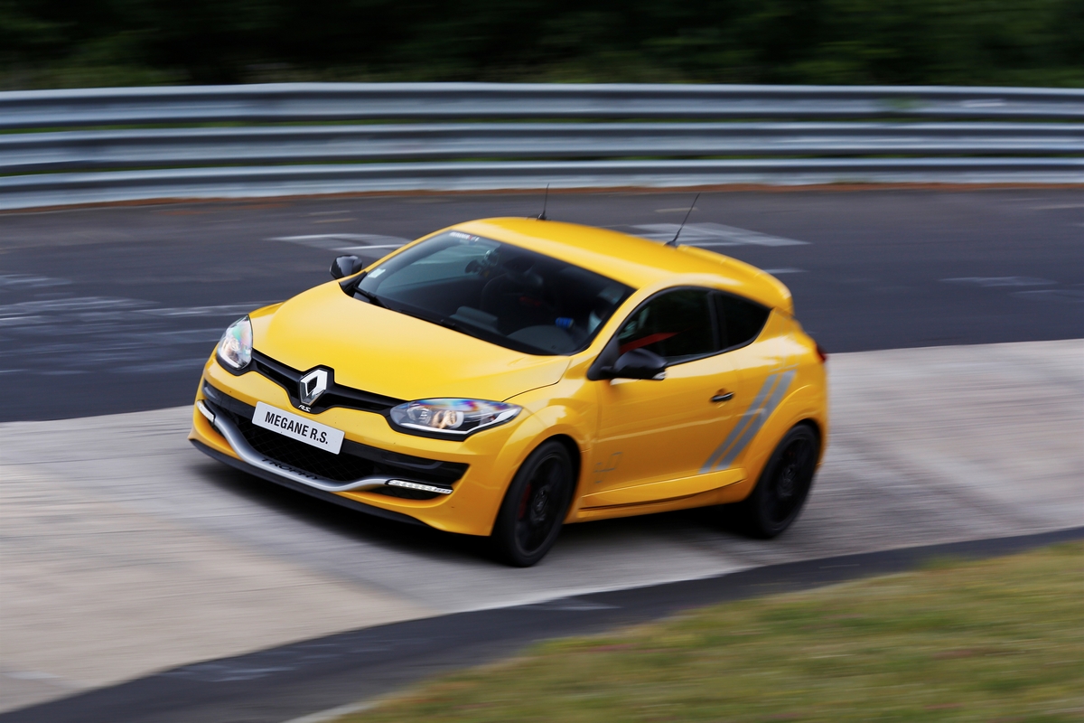 renault-releases-new-megane-rs-275-troph