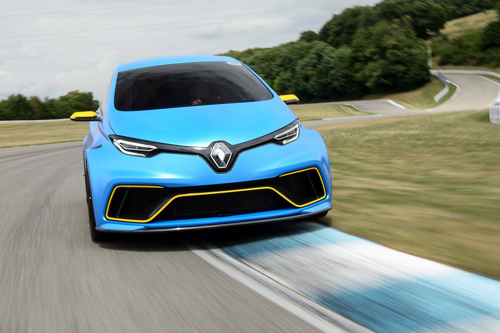 Renault Zoe e-Sport review: 460bhp supermini driven Reviews 2024