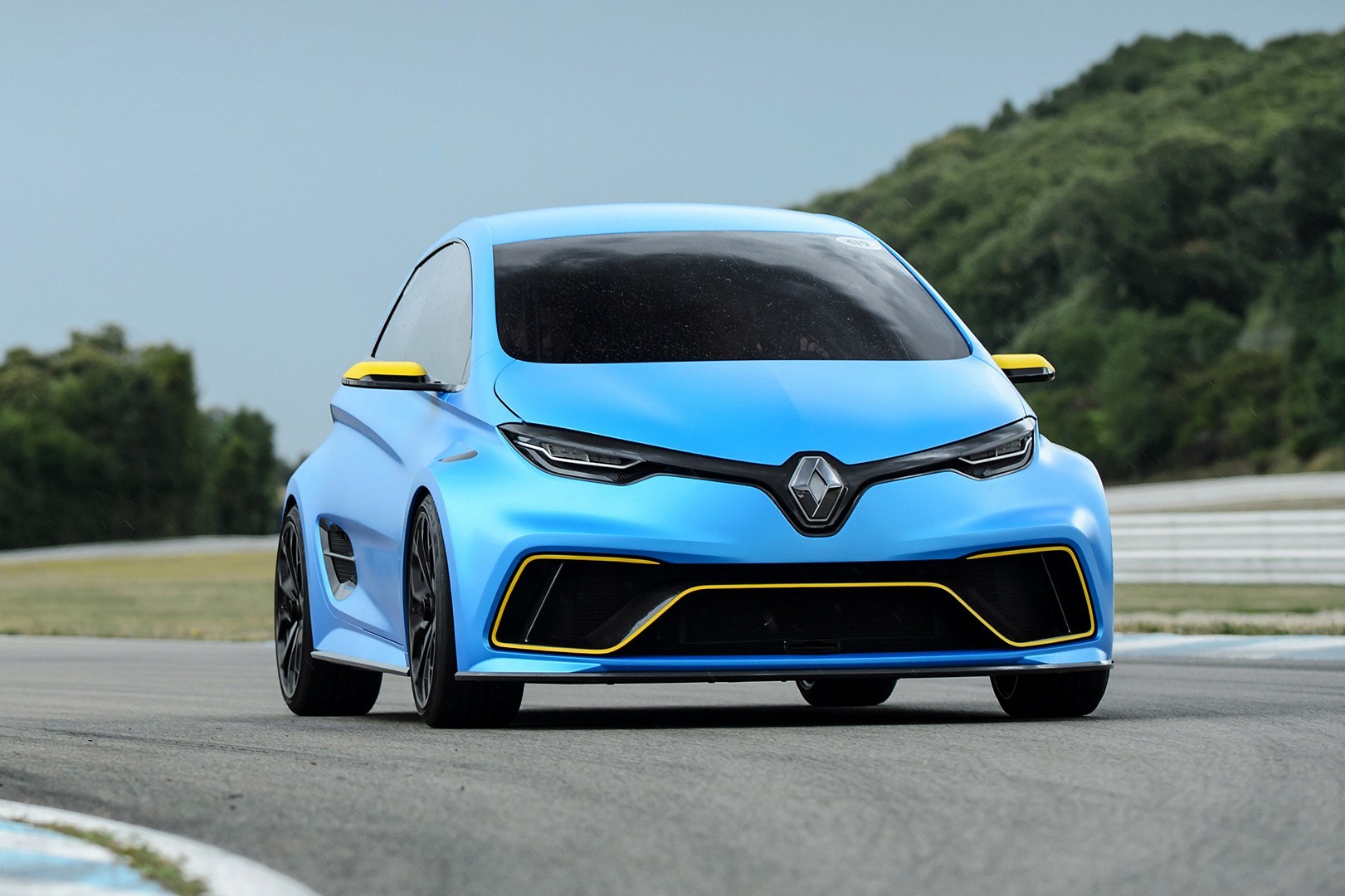 2017 - [Renault] ZOE e-Sport Concept - Page 3 Renault-zoe-e-sport-track-reviews-prove-it-s-not-just-a-concept_7