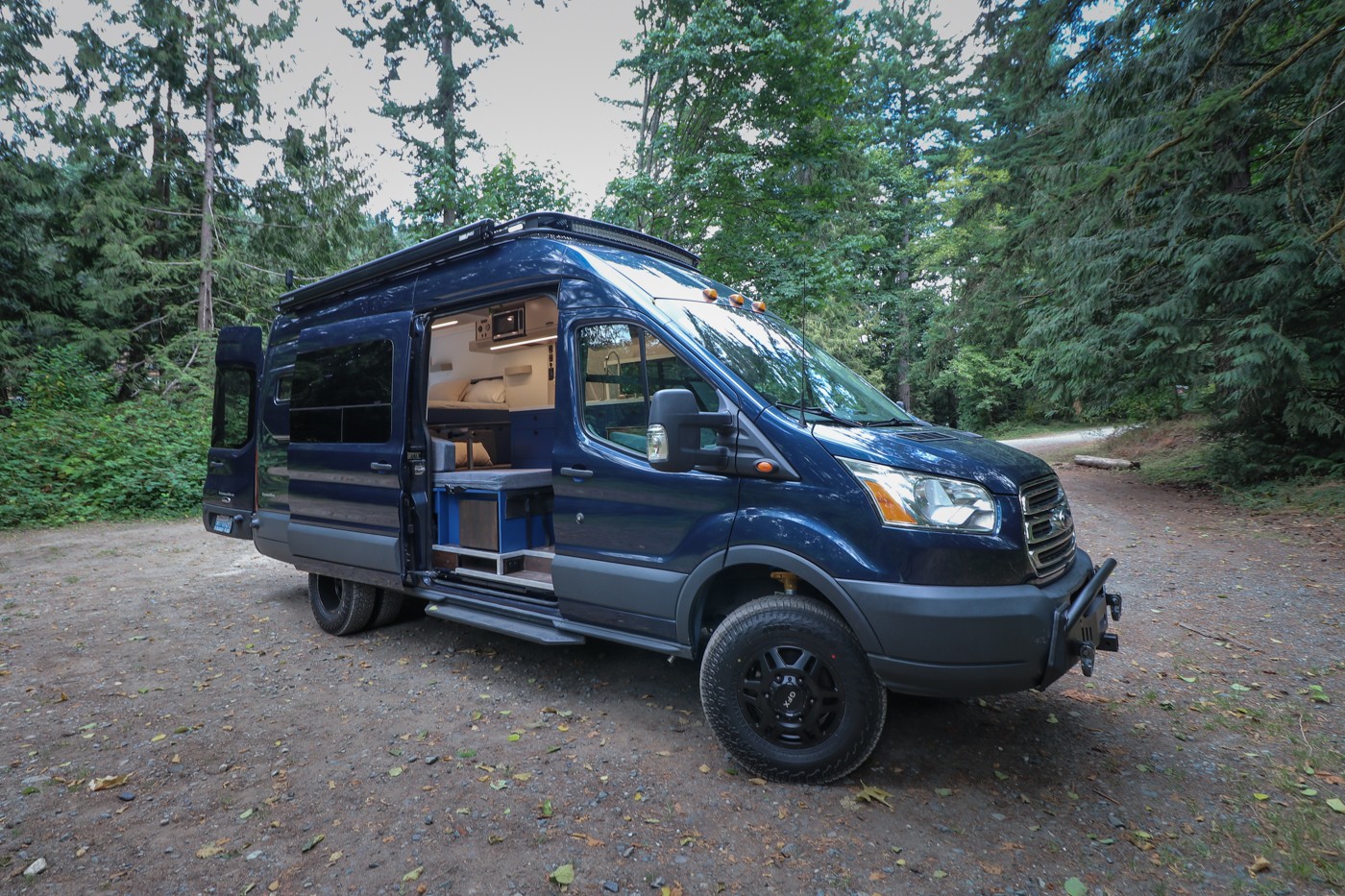https://s1.cdn.autoevolution.com/images/news/gallery/rental-camper-van-can-shelter-up-to-five-people-even-has-room-for-a-hammock_1.jpg
