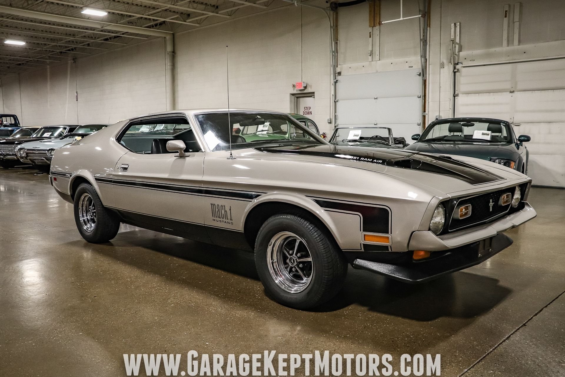 Restored 1971 Ford Mustang Mach 1 Serves as a Tantalizing SportsRoof ...