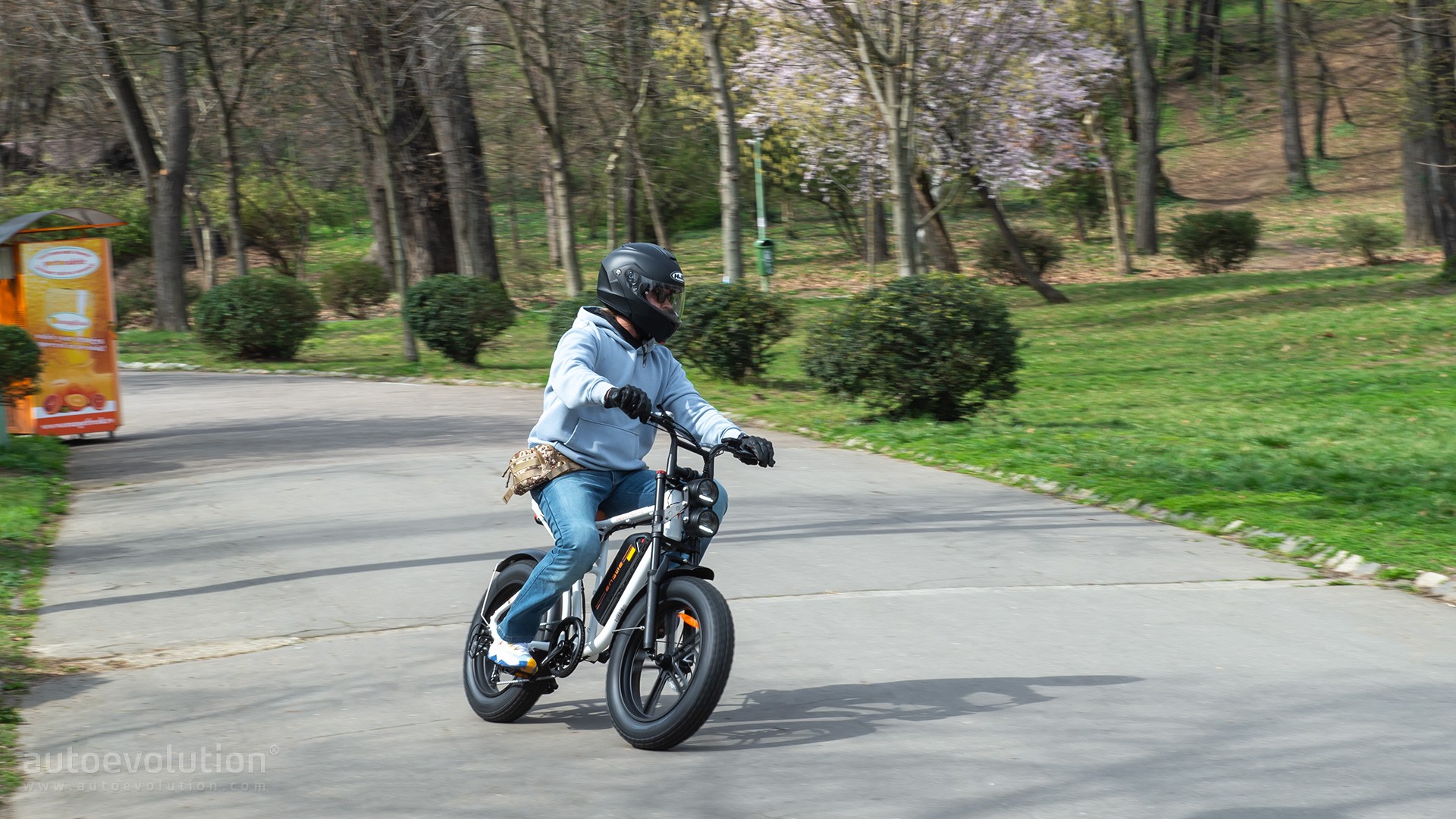Engwe M20 Review: An Honest Overview of This Moped-Style E-Bike 