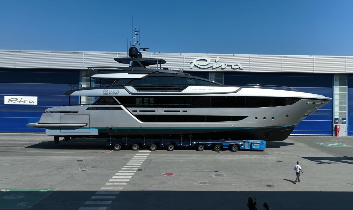 riva biggest yacht