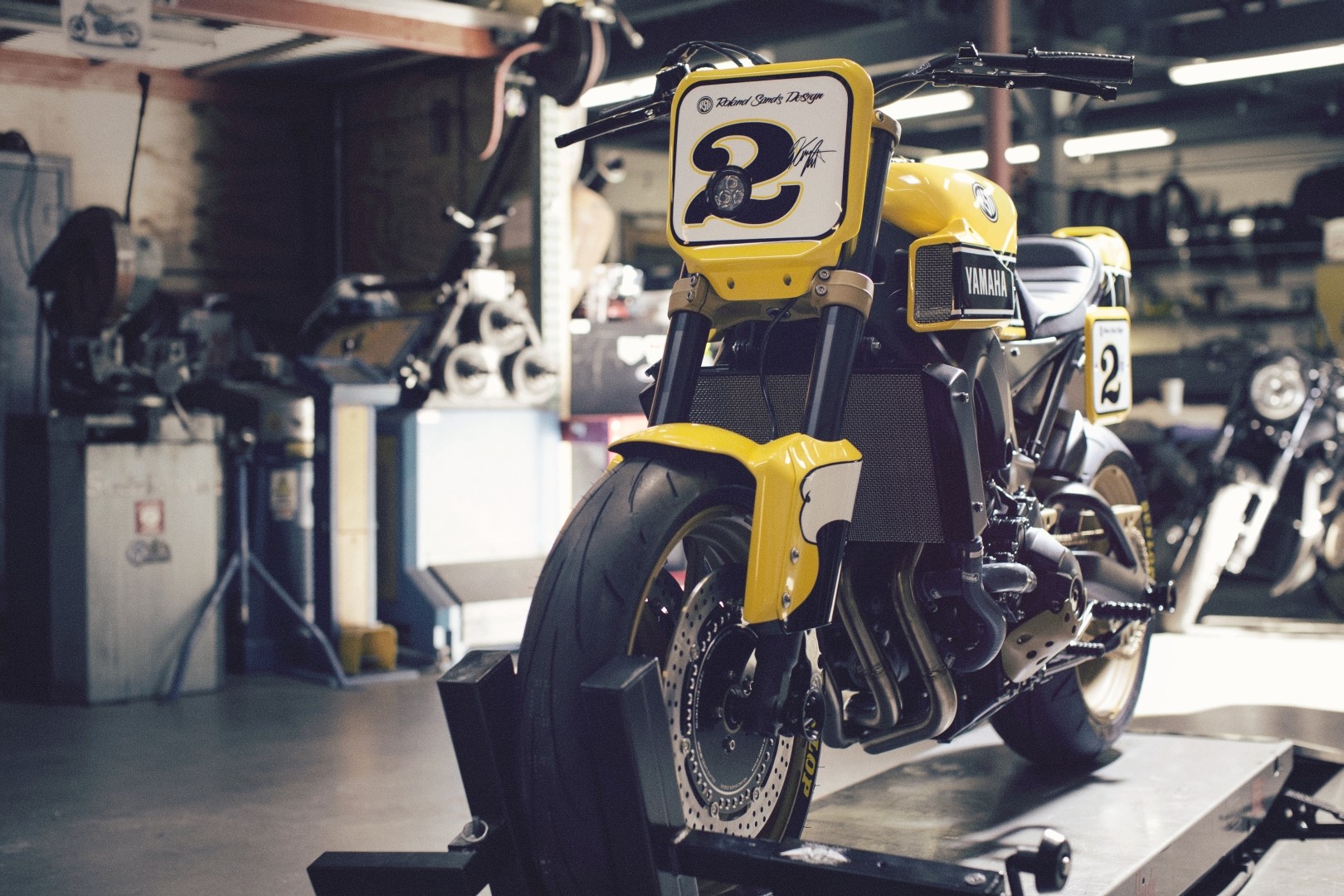 support gps - Démontage support de phare et neiman  Roland-sands-faster-wasp-previews-the-yamaha-xsr900-photo-gallery_13