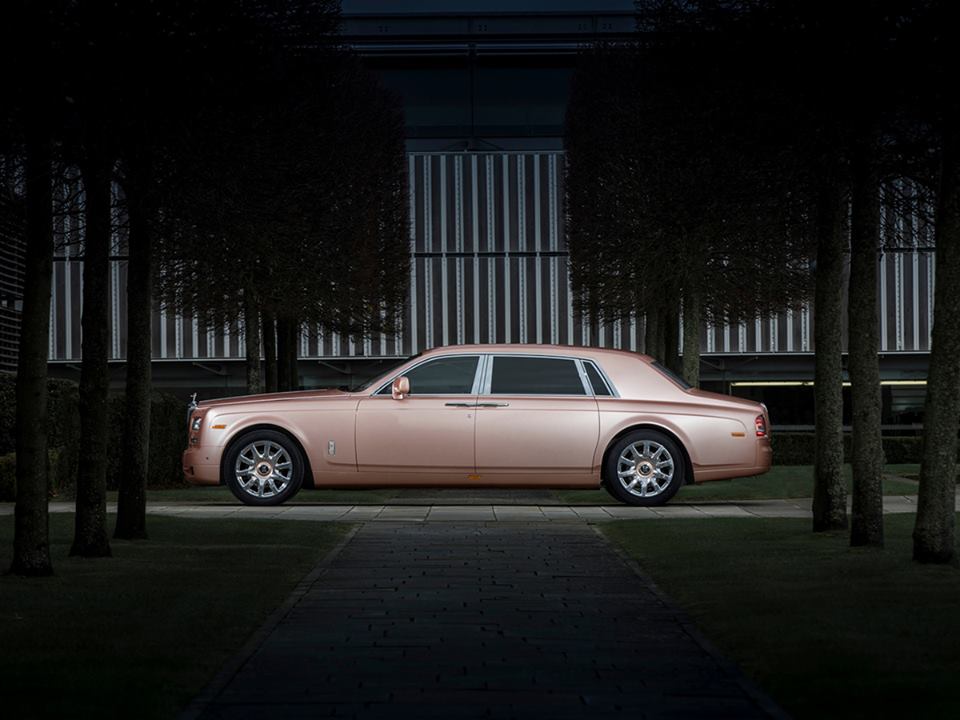 Rolls Royce S Bespoke Division Shows One Off Phantom In Rose