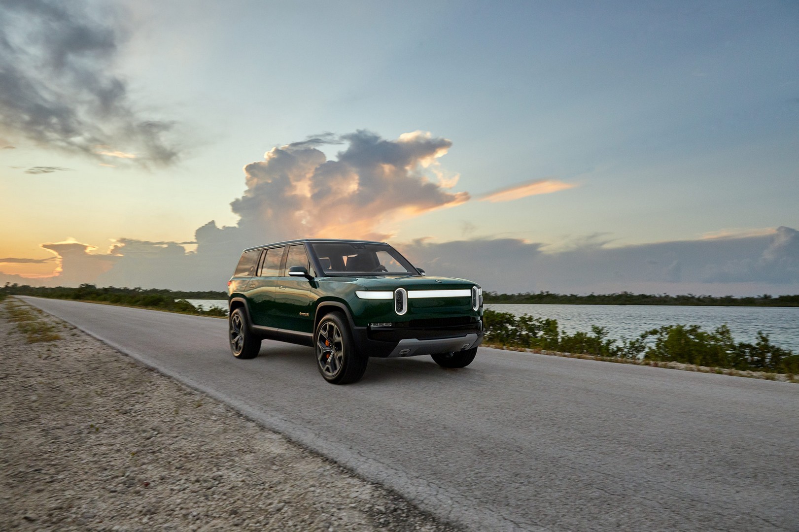 SevenSeat Rivian R1S Launch Edition Costs Just 2,500 More Than R1T