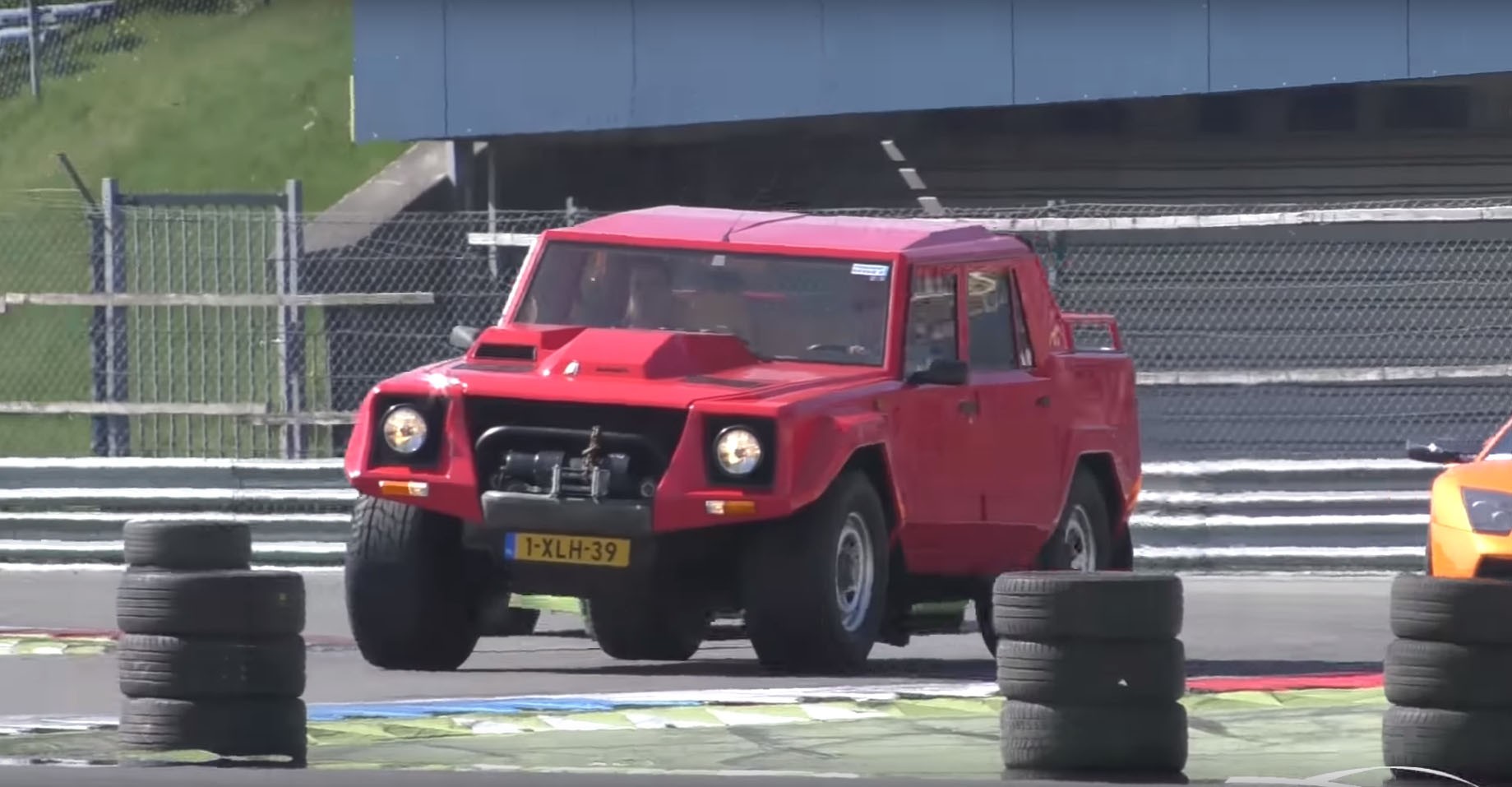 Showing Up in a Lambo LM002 at a Supercar Convention Is ...