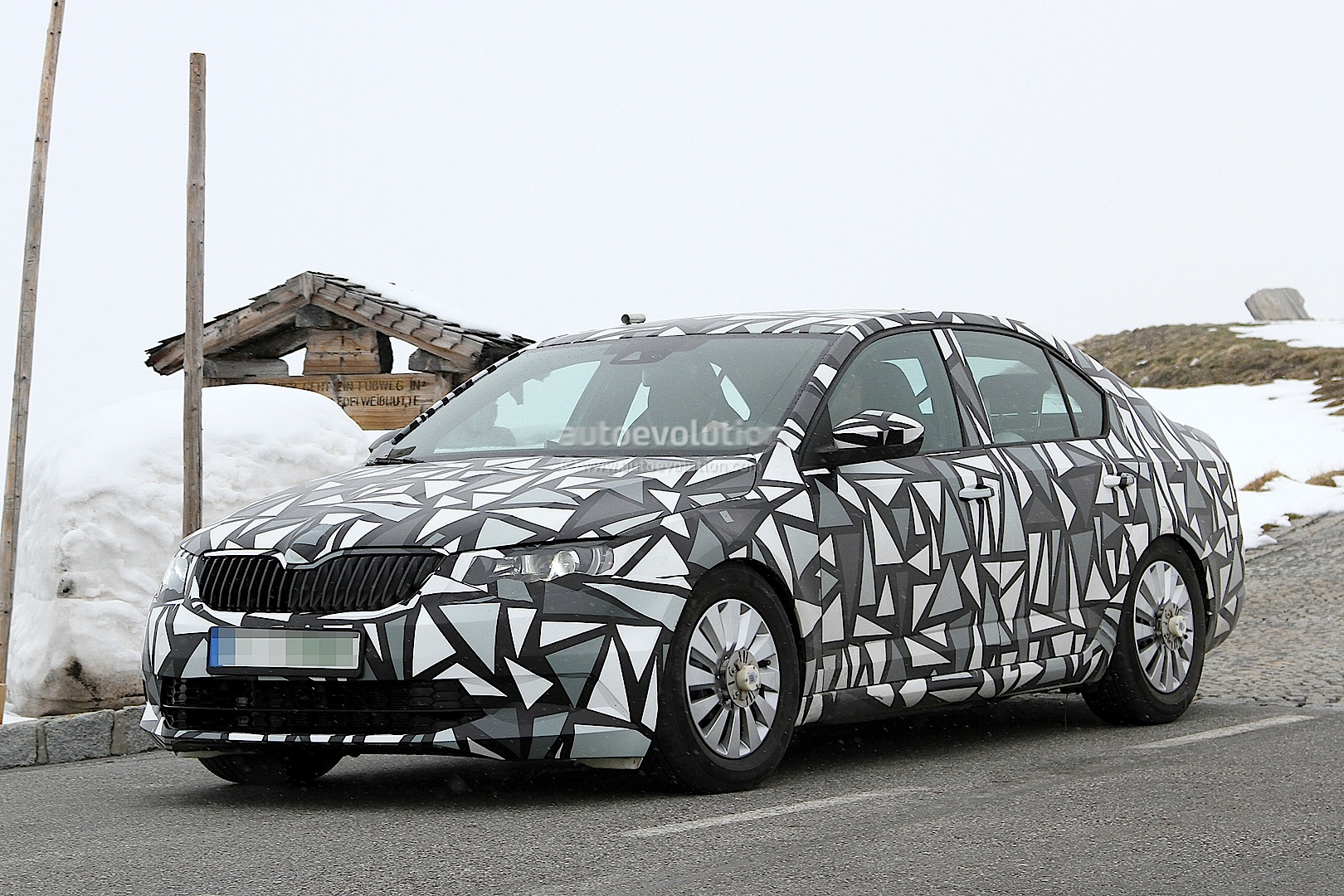 Spyshots: 2015 Skoda Octavia Facelift Spotted - autoevolution