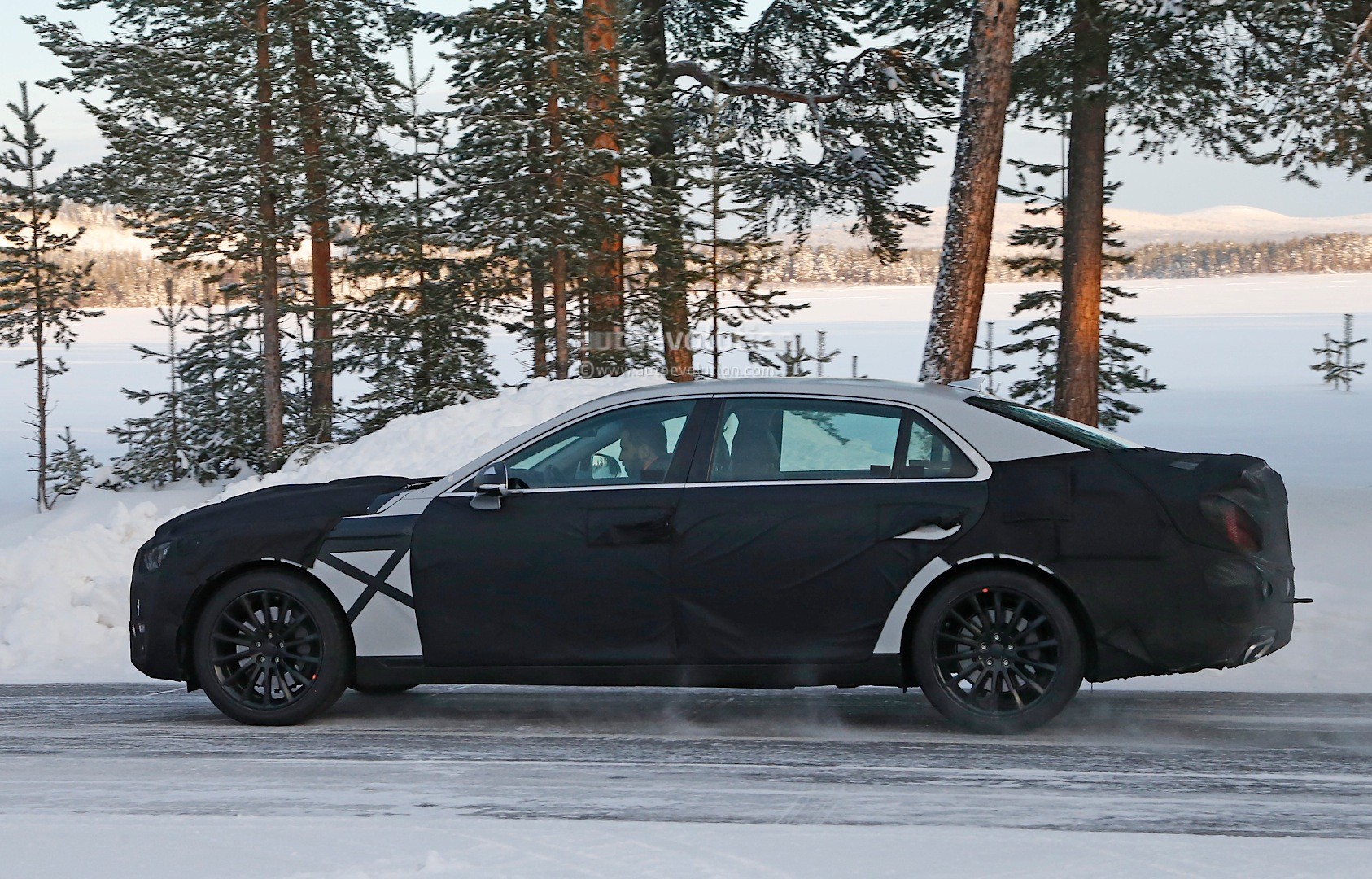 Spyshots: 2016 Hyundai Equus Spied with S-Class Inspired Taillights ...