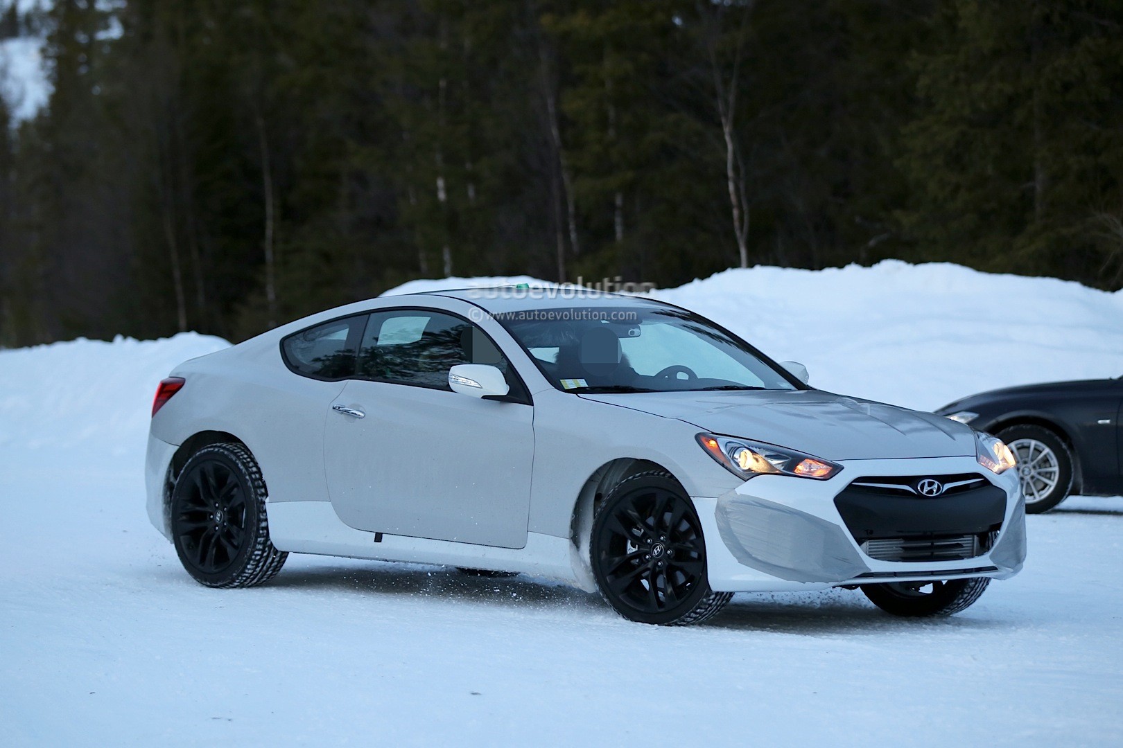 Spyshots 2017 Hyundai Genesis Coupe Mule Starts Winter Testing Is Expected To Get V8 Autoevolution