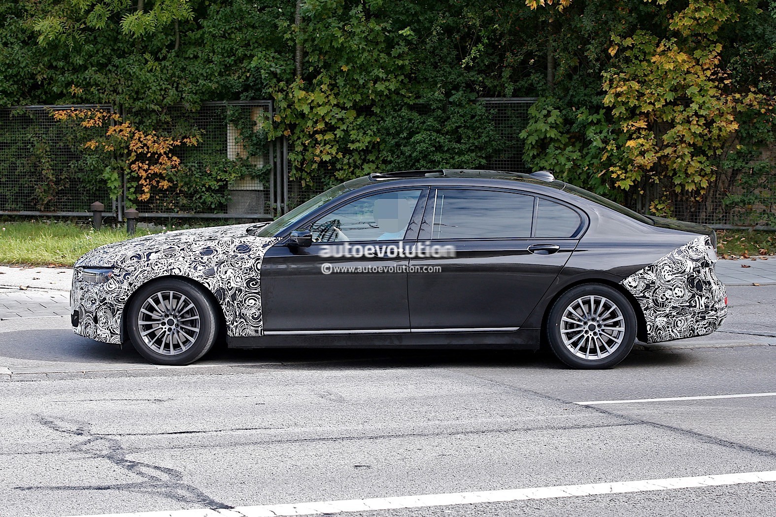Spyshots: 2019 BMW 7 Series LCI to Get Major Styling Refresh  autoevolution