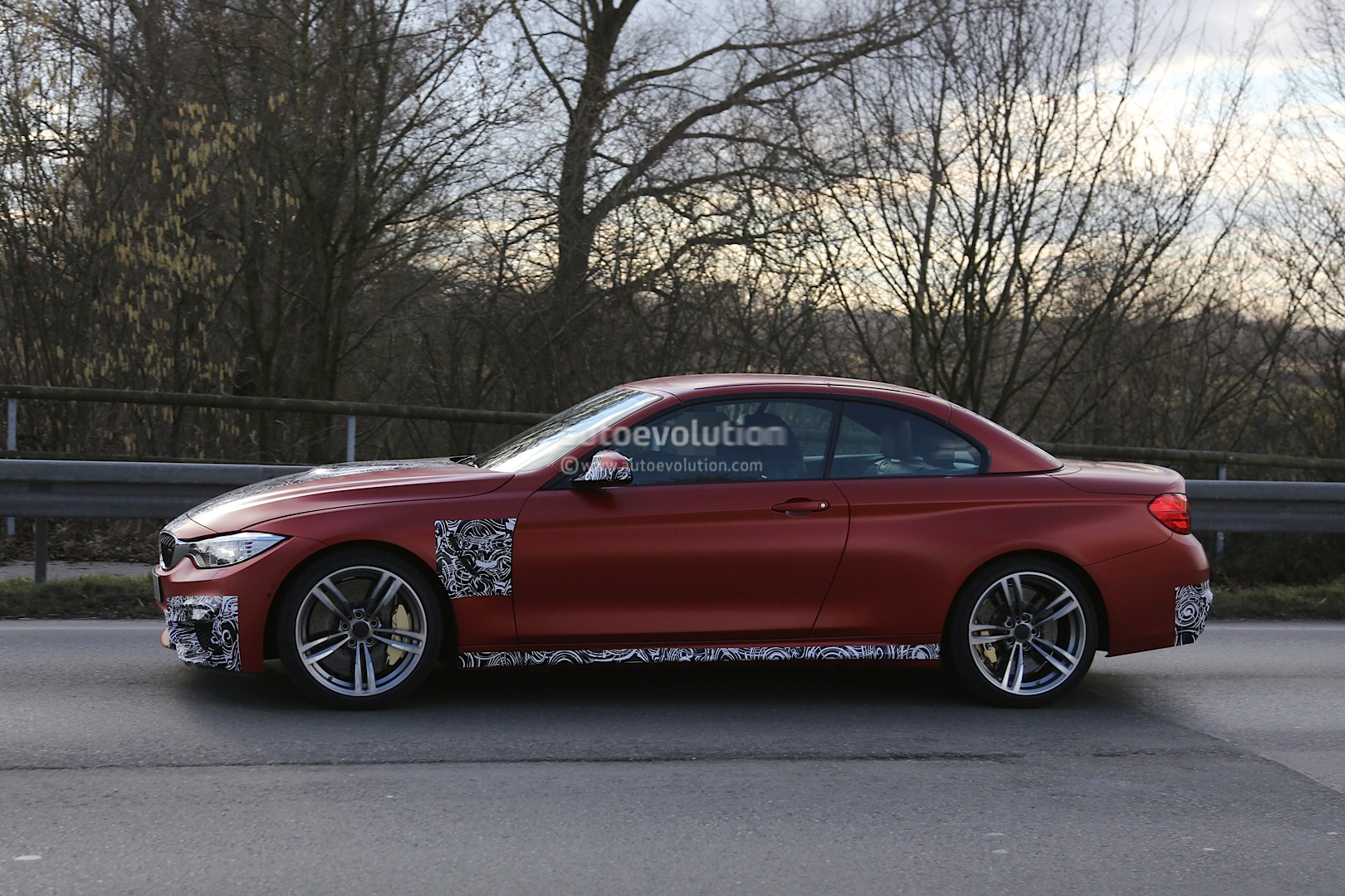 Spyshots Bmw M4 Convertible Spotted With Red Frozen Paint Autoevolution