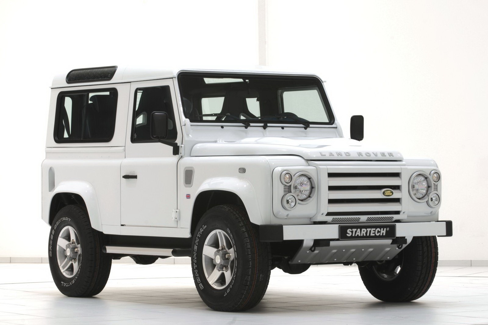 defender yachting edition